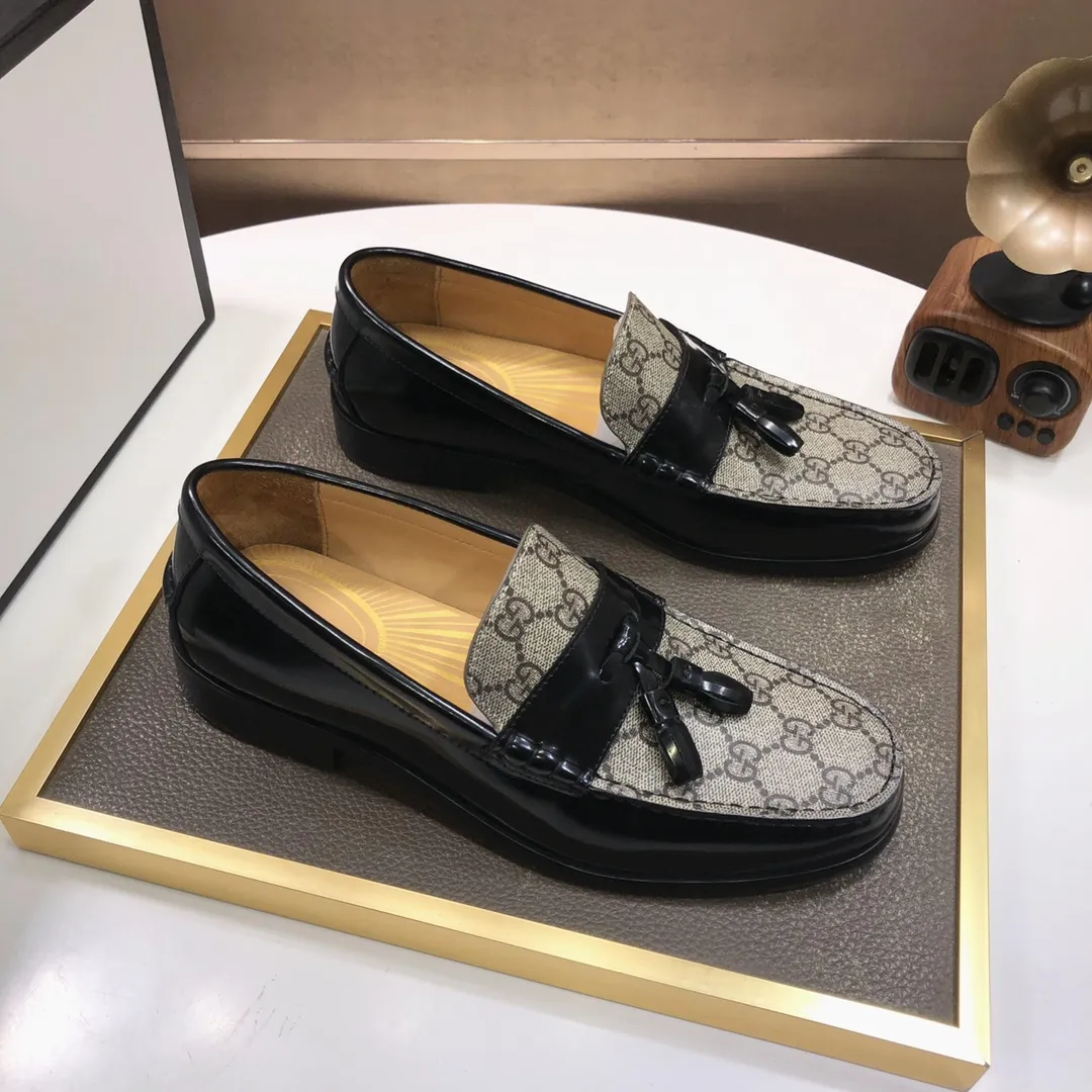 Factory batch 580💰Italy’s top luxury men’s shoe giant (GUCCI) (Gucci) (full cowhide lining) new arrival🍃Original European style🔰 Pleasant to the eye😍In order to make the shoes more durable and non-deformable🌀The production continues to follow traditional methods but there is still no lack of innovation💪Select original cowhide for the leather♻️Smooth, natural and extra bright⭐Made of imported cowhide The rich man’s first choice 38-45 (45 customized)
